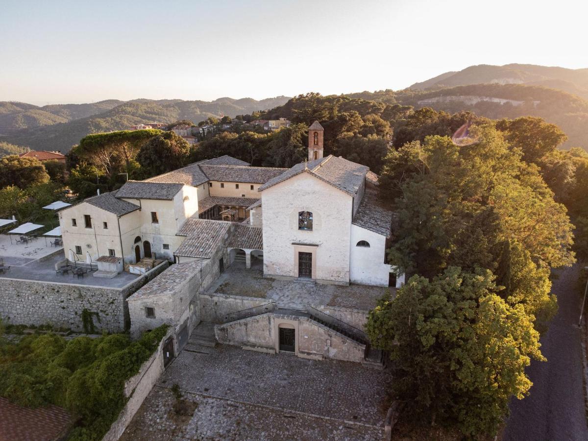 Hostel Convento Dei Cappuccini Tolfa Exterior foto
