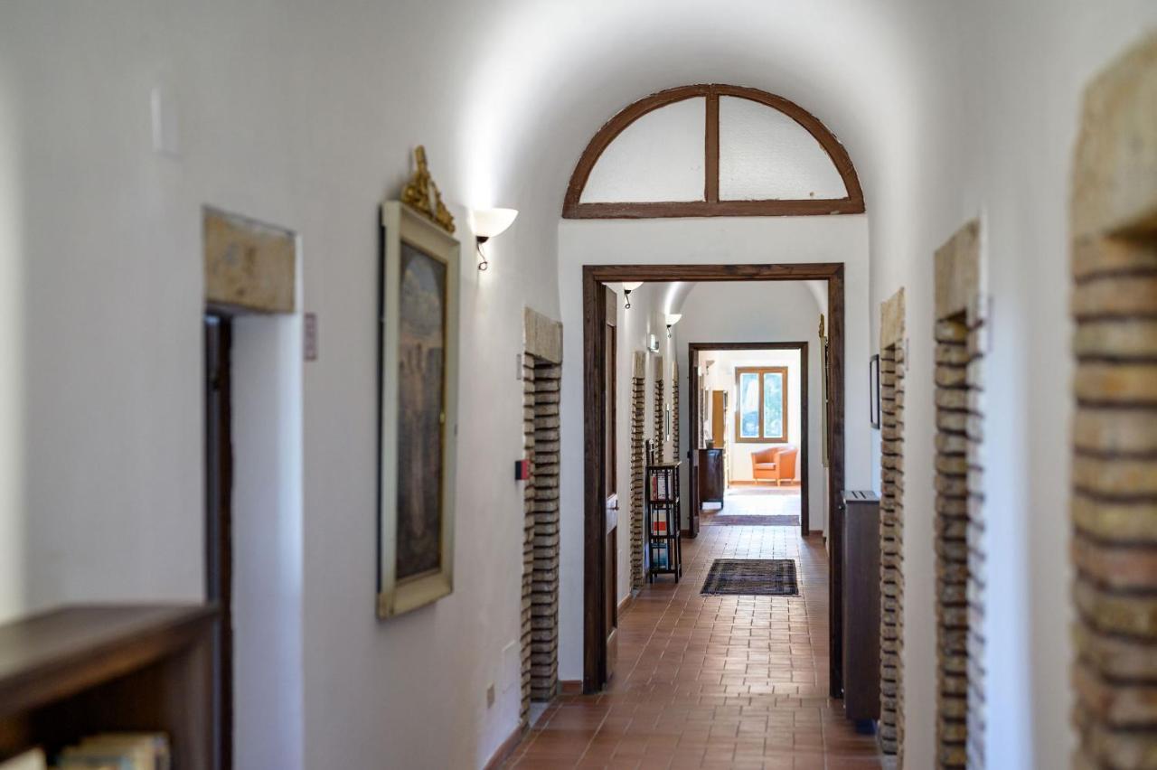 Hostel Convento Dei Cappuccini Tolfa Exterior foto